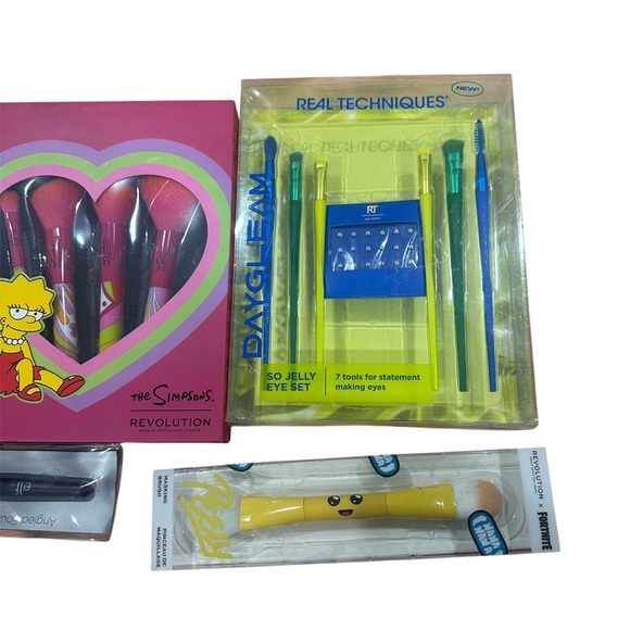 Assorted makeup bundle - Picture 2 of 4